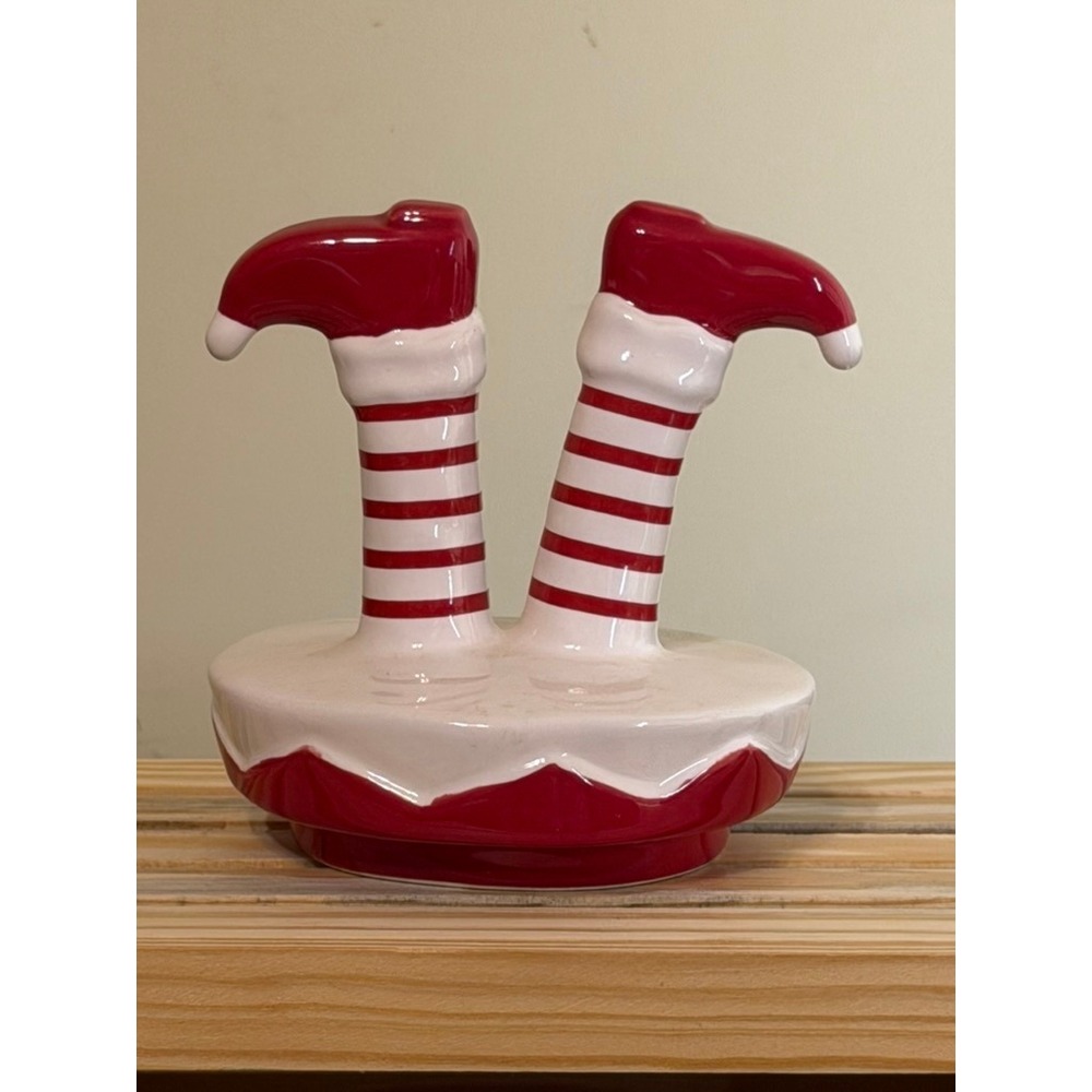 1142. Rae Dunn Mug Topper Elf Feet